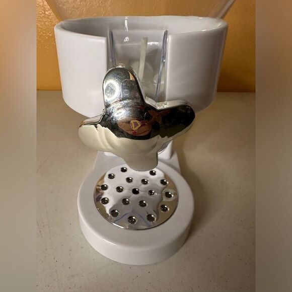Cereal dispenser  - Picture 1 of 5